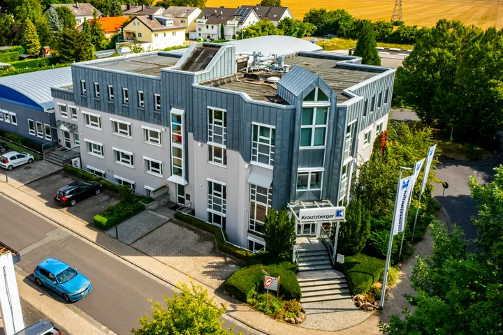 Luftaufnahme des Krautzberger Firmengebäudes in Eltville am Rhein