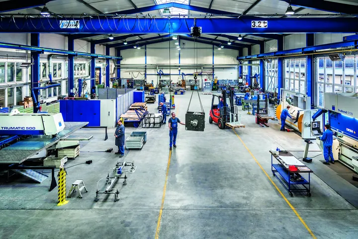 Blick in die Fertigungshalle der KS Metalltechnik in Holzhausen